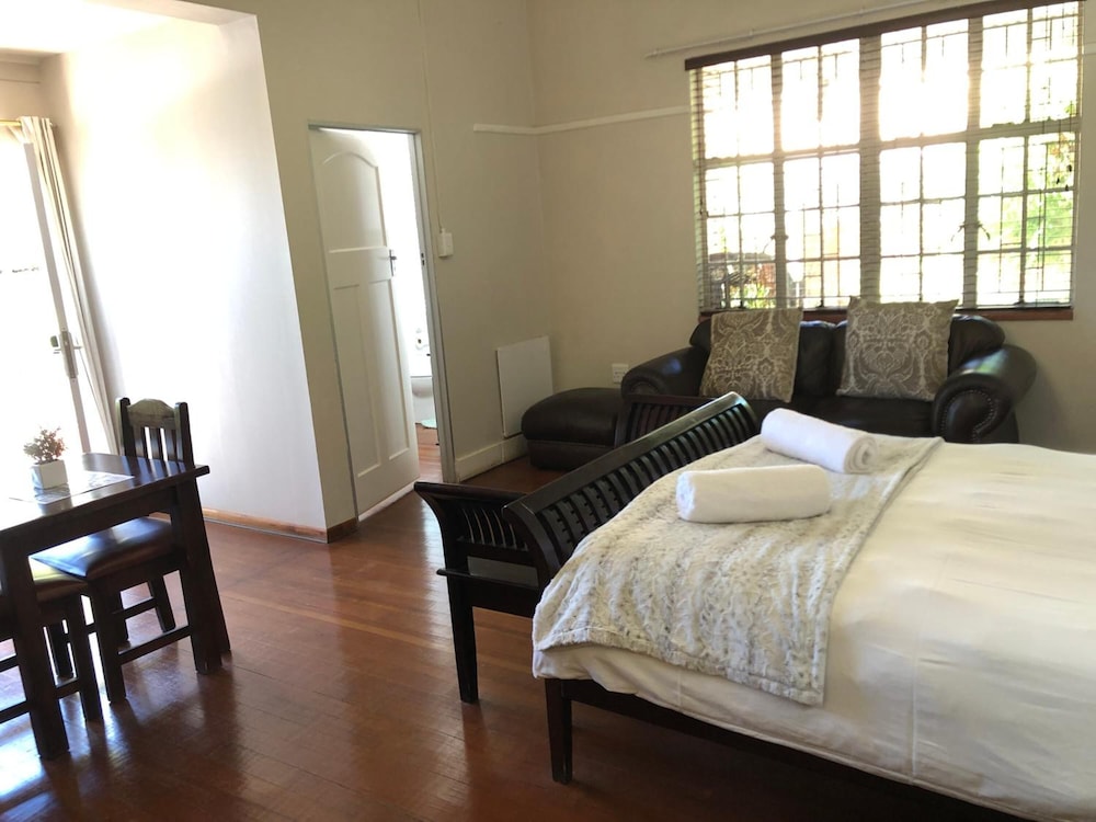 Executive Double Room, 1 Queen Bed, Non Smoking, Bathtub photo 2