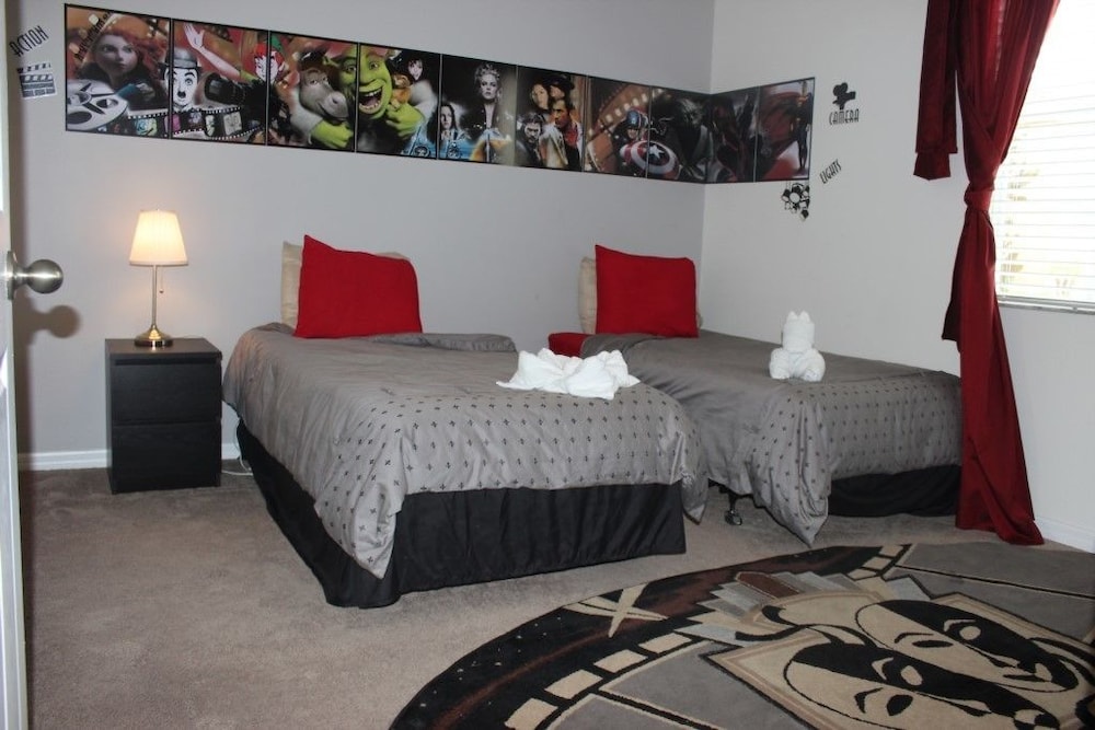 Family Townhome, Private Pool, Garden Area