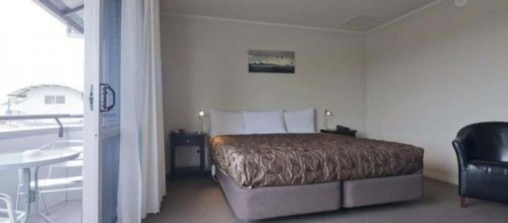 Standard Suite, 1 Bedroom, Non Smoking, Kitchenette (Cedar Hot Tub)