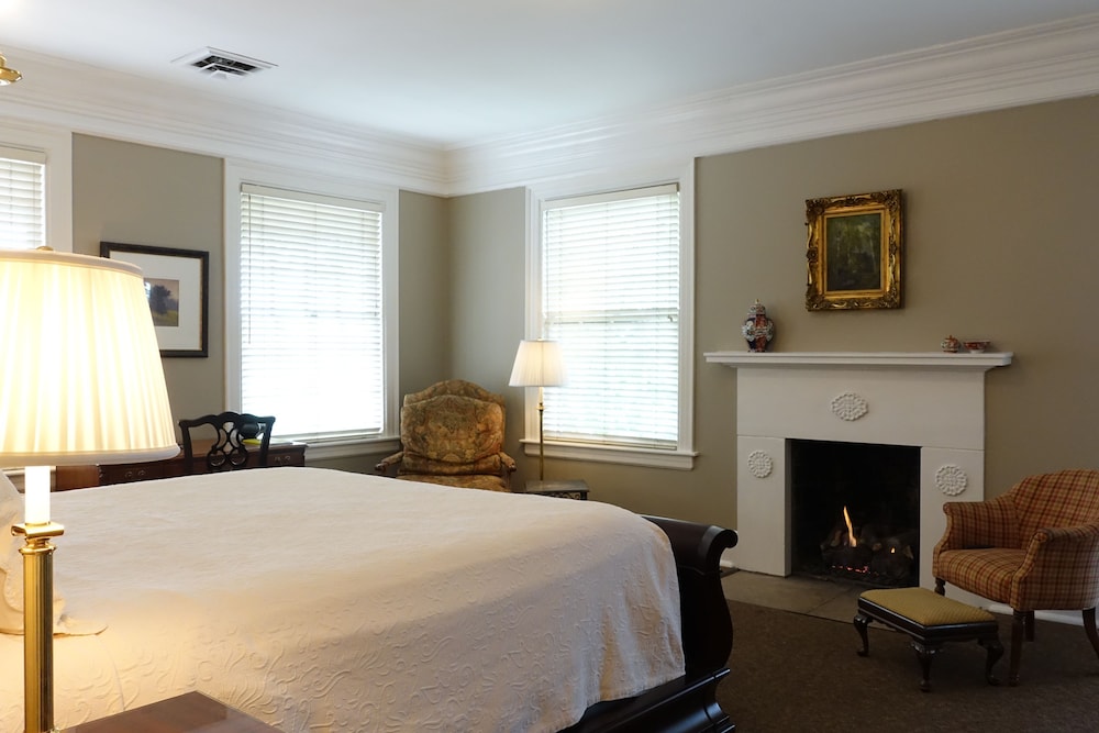 Romantic Double Room - C.G. Martin - 2nd Floor No Elevator photo 2