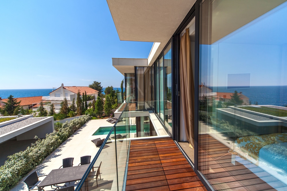 Villa 7 photo 2