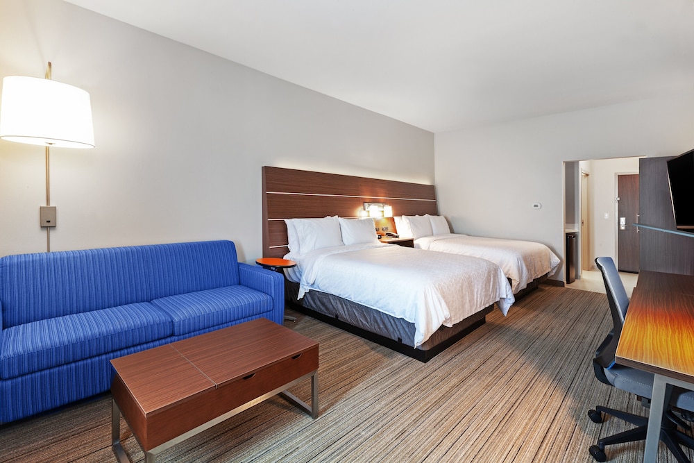 Suite, Multiple Beds (Living Area)