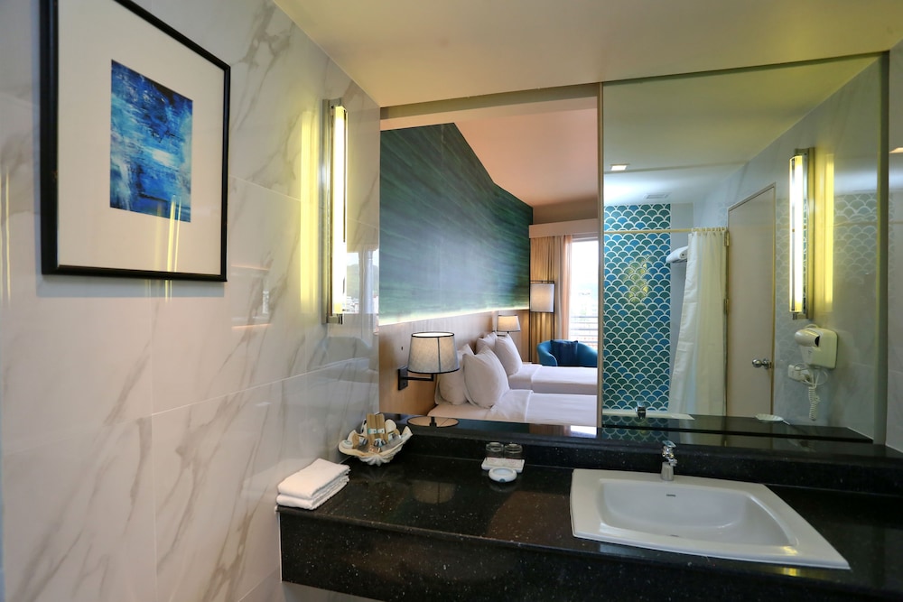 Deluxe Room Paradise Wing - Photo 8
