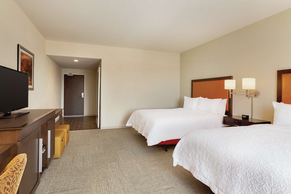 Room, 2 Queen Beds, Accessible, Non Smoking (Roll-in Shower)