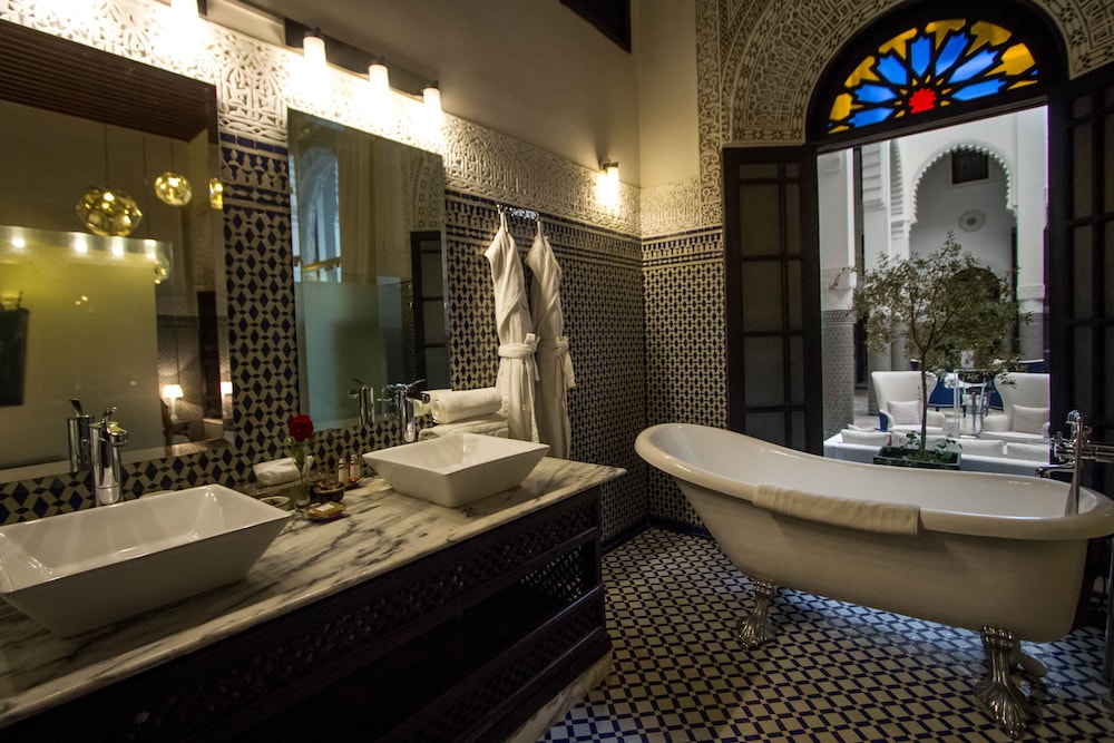 Suite, Private Bathroom, Pool View (Junior) photo 2