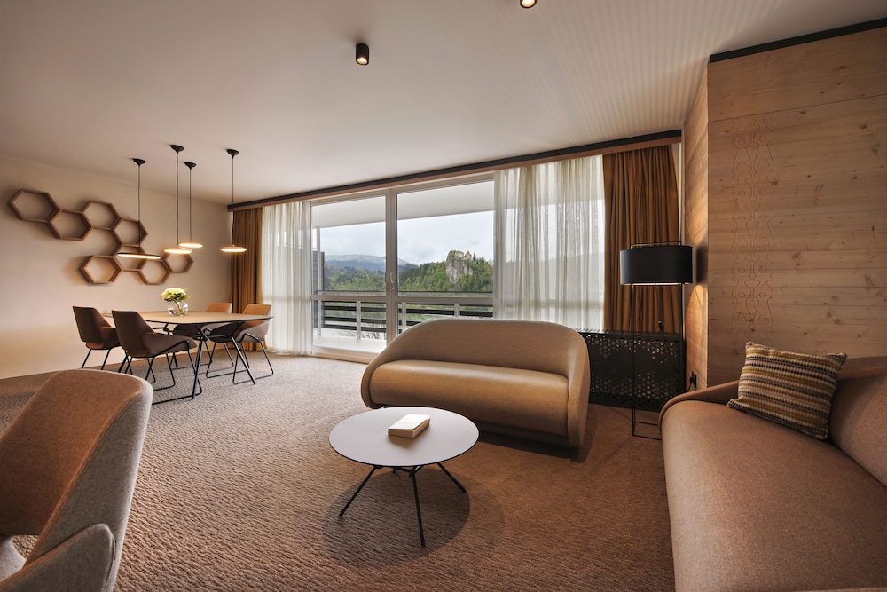 Premium Suite, Balcony, Lake View - Photo 2