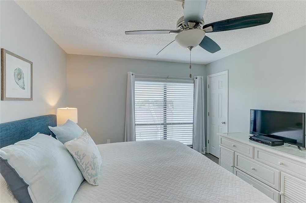 Premier Condo photo 3