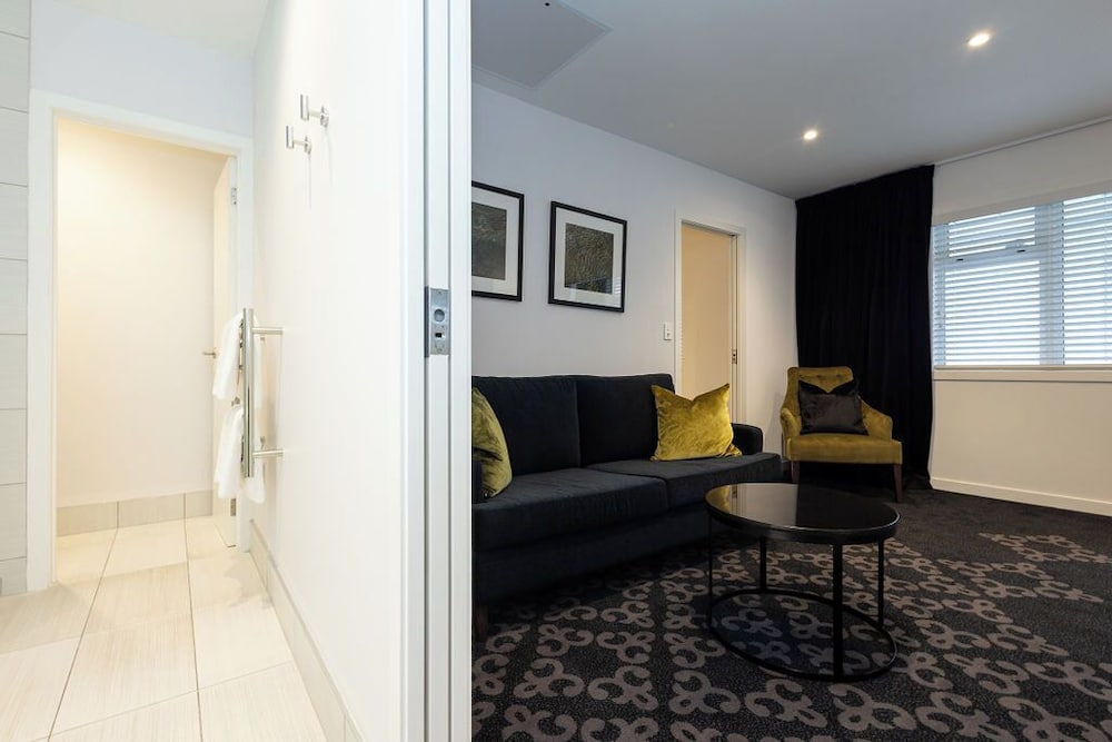 Boutique Suites - Photo 11