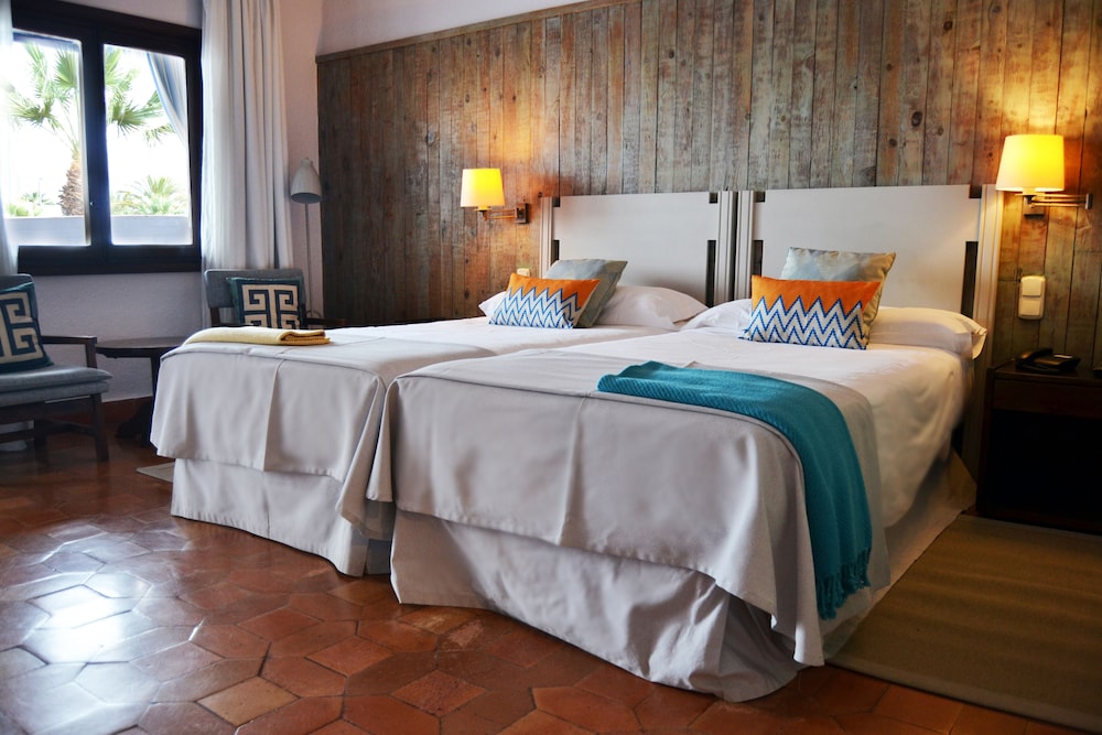 Standard Twin Room (3 Adults)