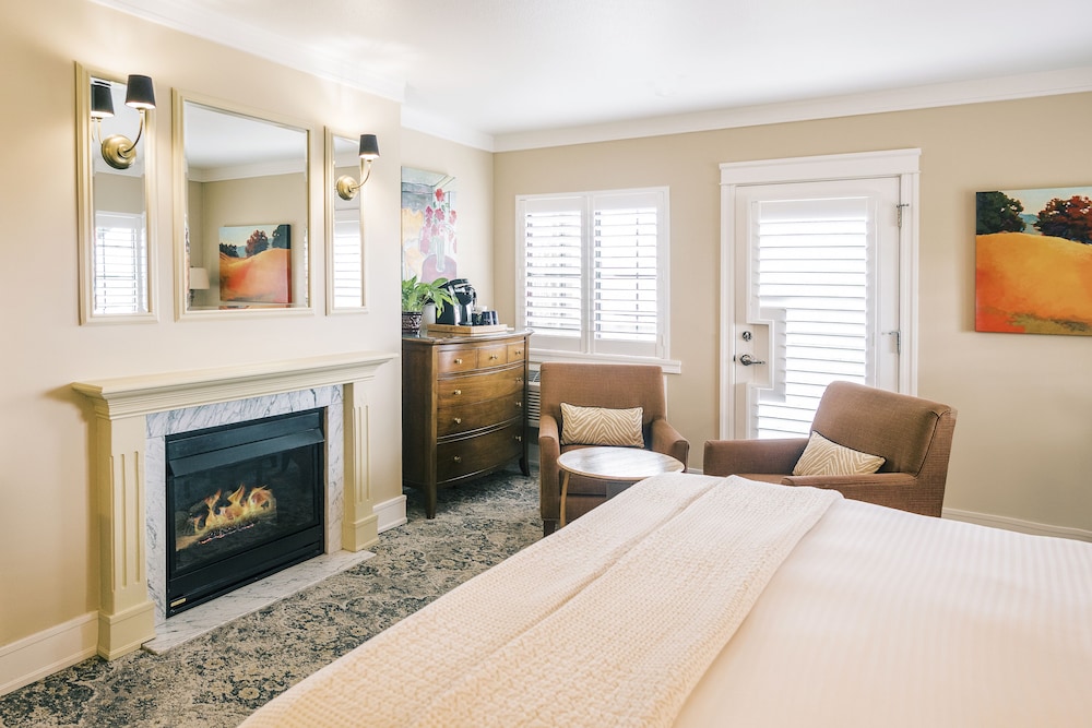 Plaza Deluxe, 1 King Bed - Photo 1
