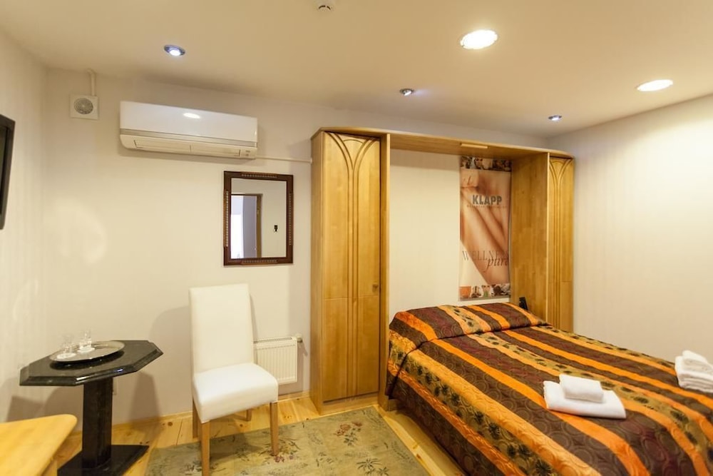 Basic Double Room, No Windows photo 1