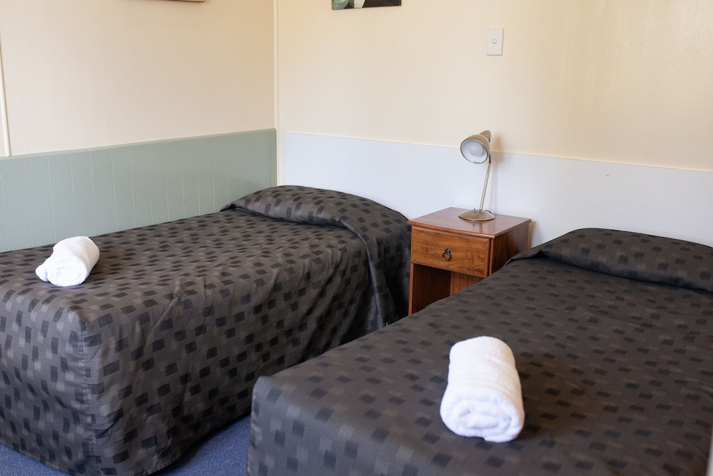 Self-Contained Unit - Kowhai photo 3