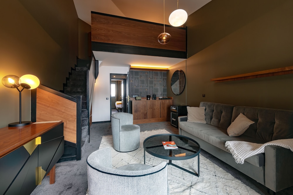 Family Duplex Room with ski run view photo 1