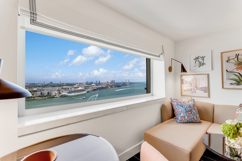 Classic Room, 1 King Bed, Club Lounge Access (Ocean View)