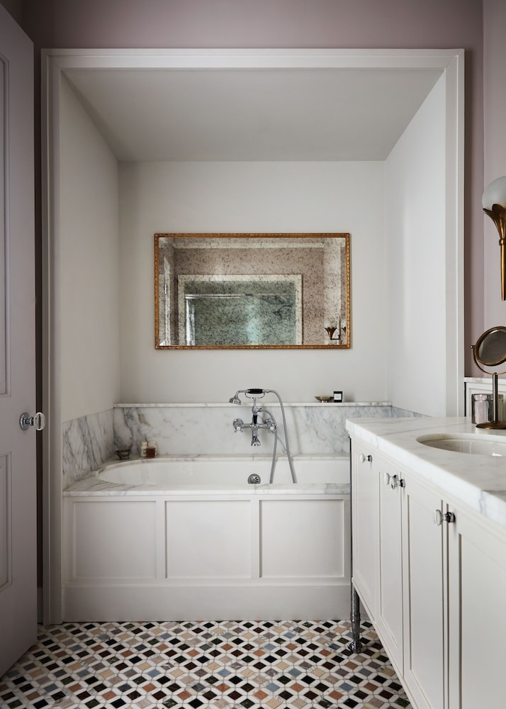 Luxury Studio, 1 King Bed - Photo 2
