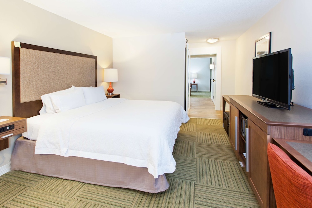 Suite, 1 King Bed, Non Smoking - Photo 2