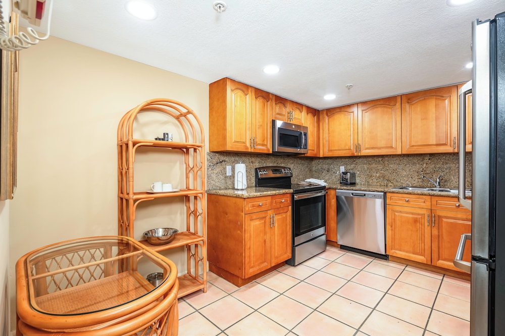 3 Bedroom Suite with Washer and Dryer - Photo 8