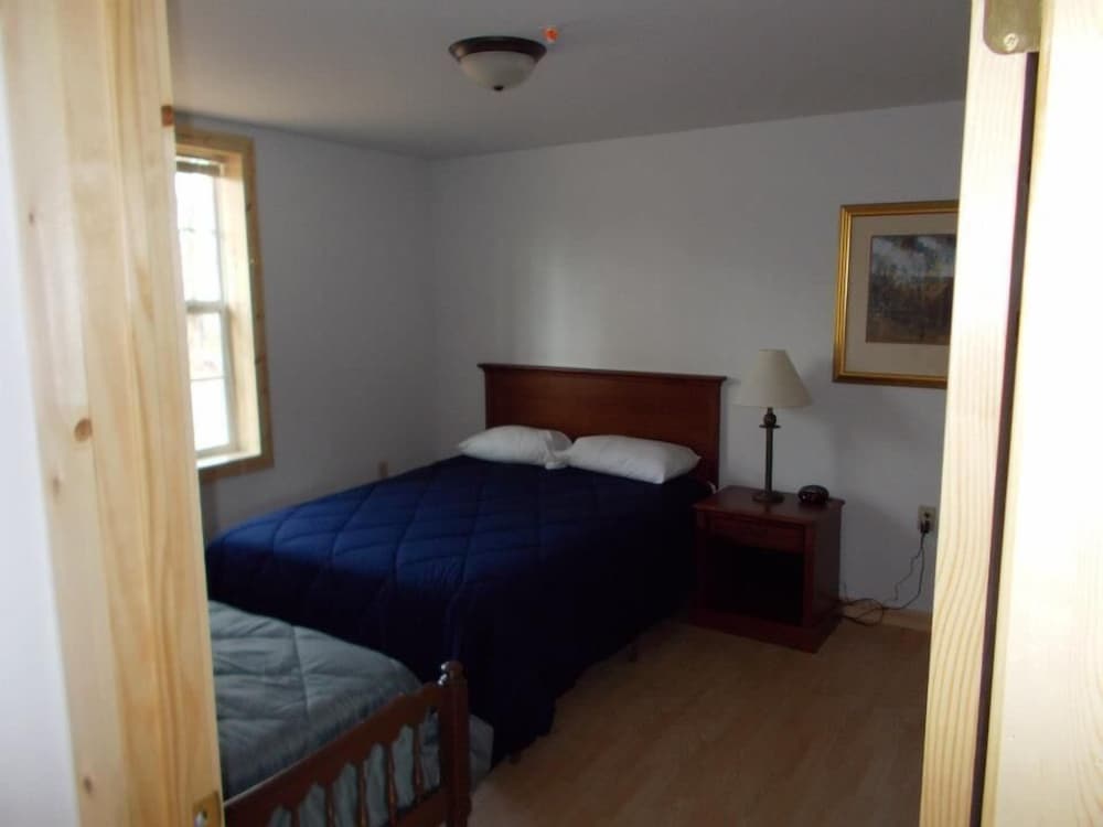 Suite, 3 Bedrooms, 2 Bathrooms (Suite 1 or 2) photo 1
