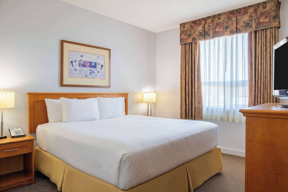 Suite, 1 King Bed, Non Smoking