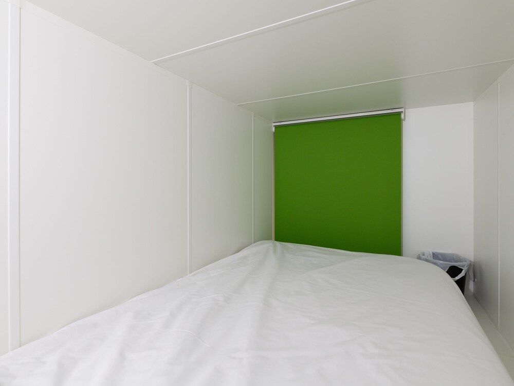 Basic Shared Dormitory, Men only, Non Smoking, Shared Bathroom photo 2