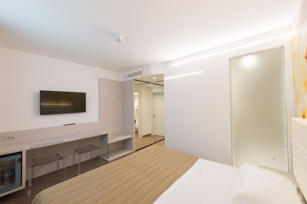 Comfort Double Room, Pool View (SPA Access Included) - Photo 6