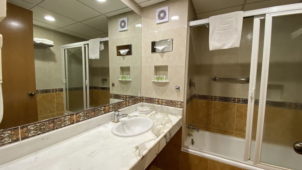 Double Room, 2 Double Beds - Photo 8