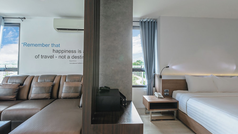 Suite - Photo 12