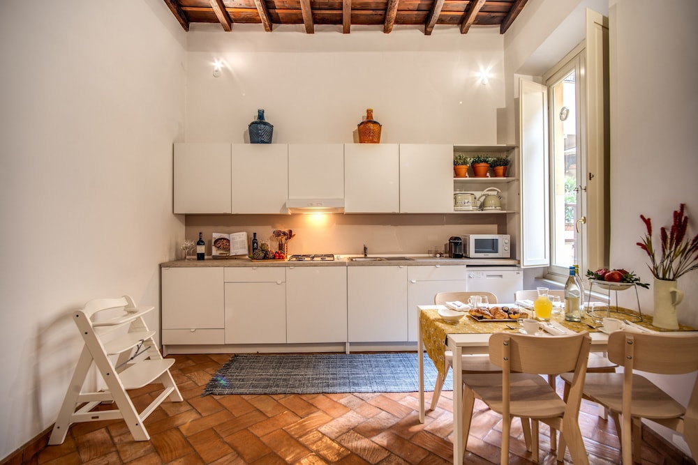 Family Apartment, 4 Bedrooms, Terrace, City View photo 3