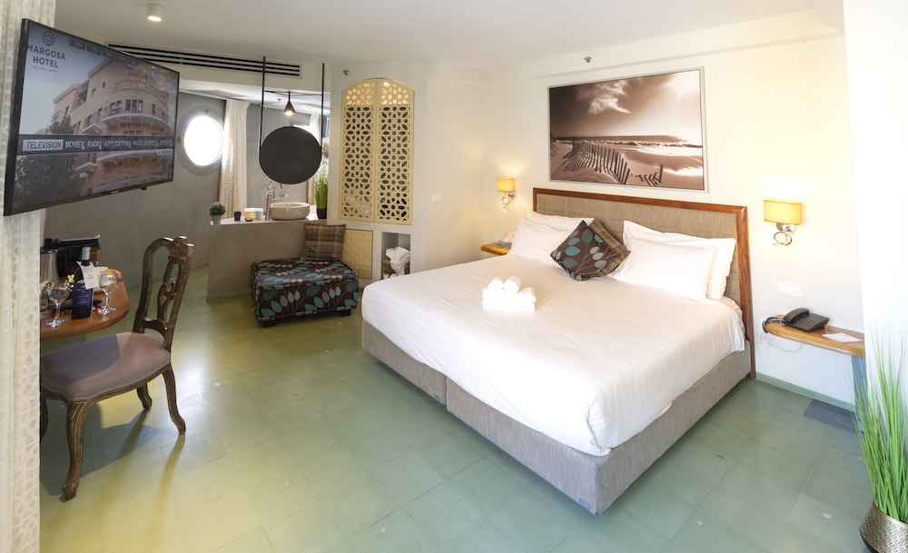Deluxe Room, Balcony, City View photo 3
