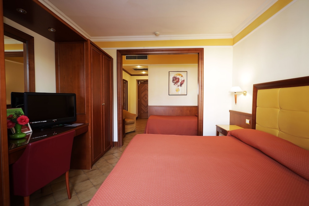 Superior Triple Room, Garden View - Photo 4