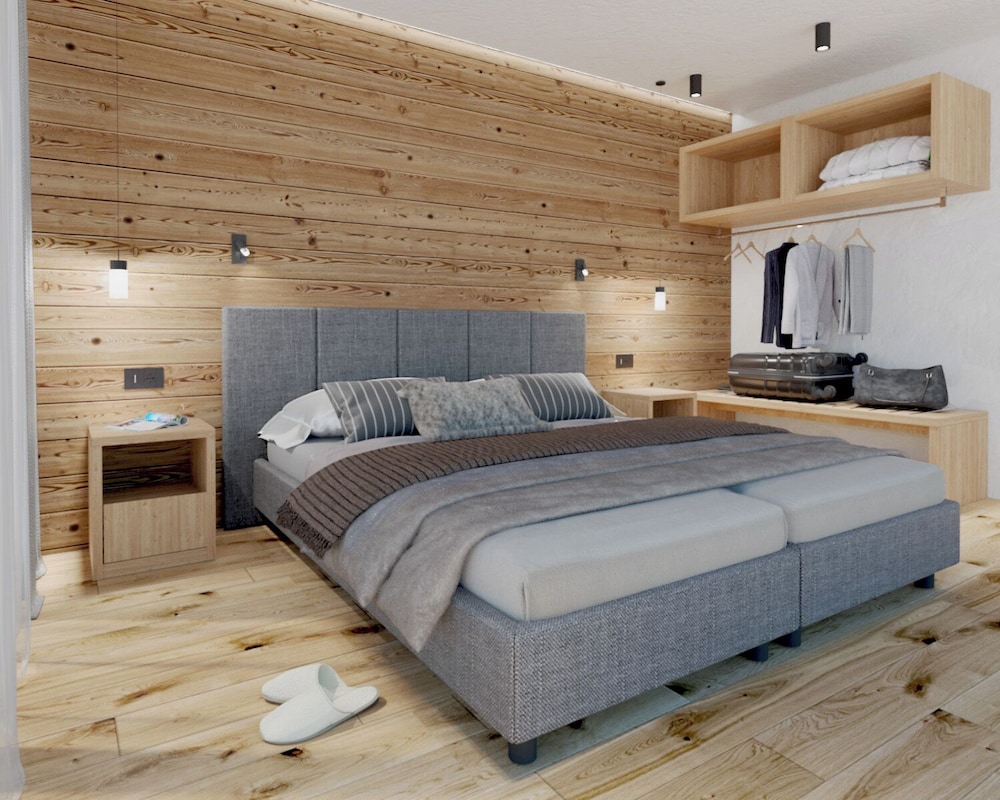 White Suite photo 2