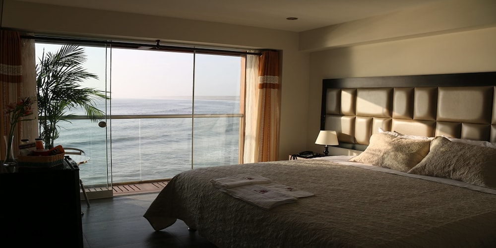 Superior Room, 1 King Bed, Ocean View photo 1