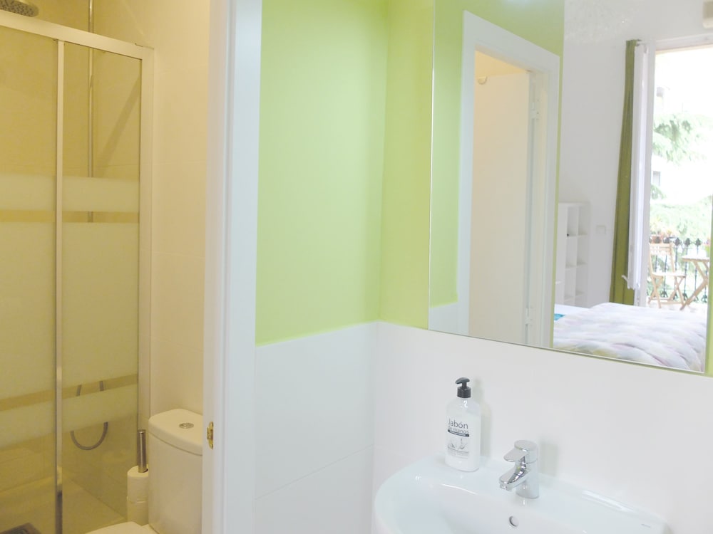 Twin Room, Private Bathroom photo 2