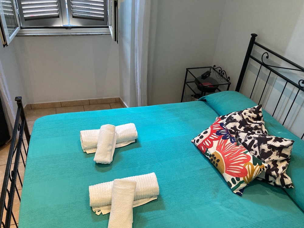 Economy Room (5)