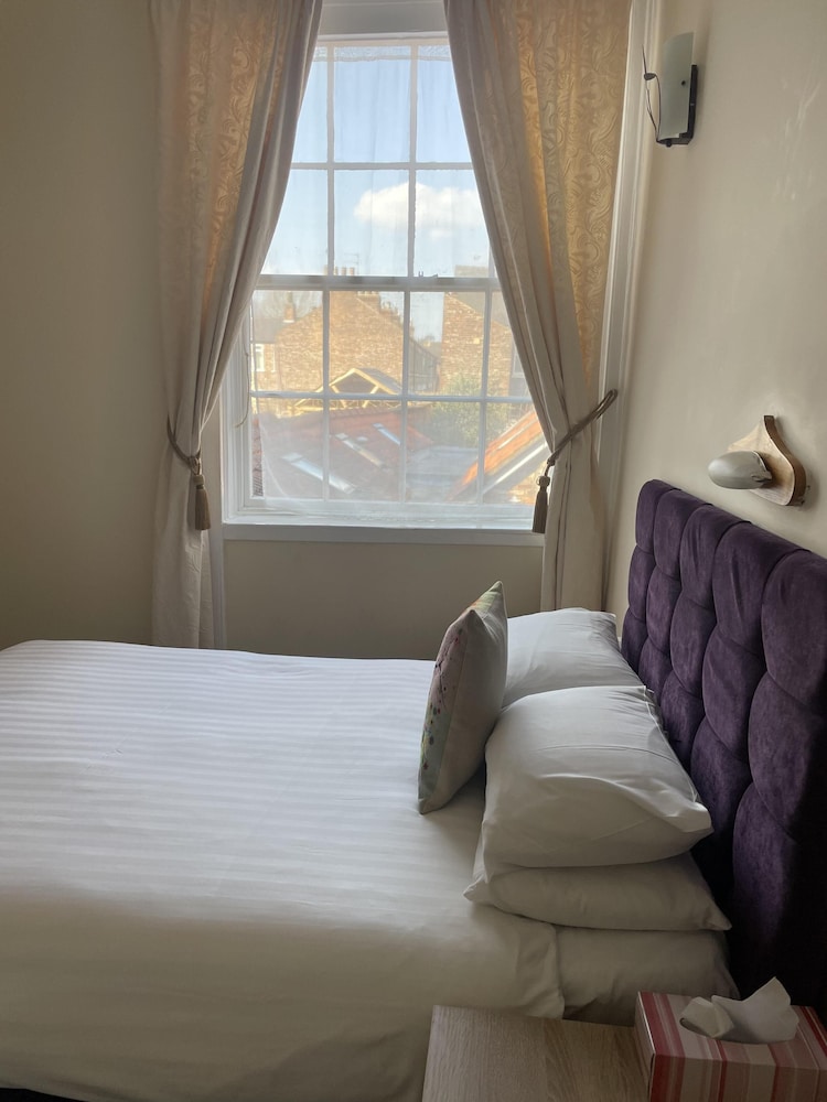 Standard Double Room, Ensuite photo 2