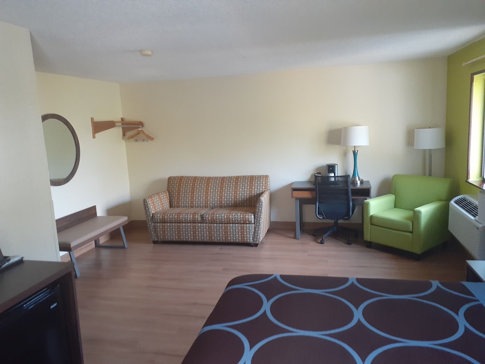 Studio Suite, 1 King Bed, Non Smoking - Photo 2