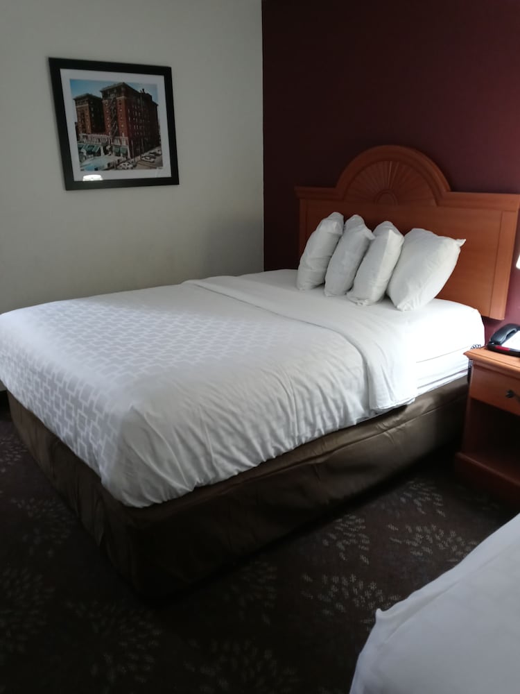 Suite, 2 Queen Beds, Non Smoking - Photo 2