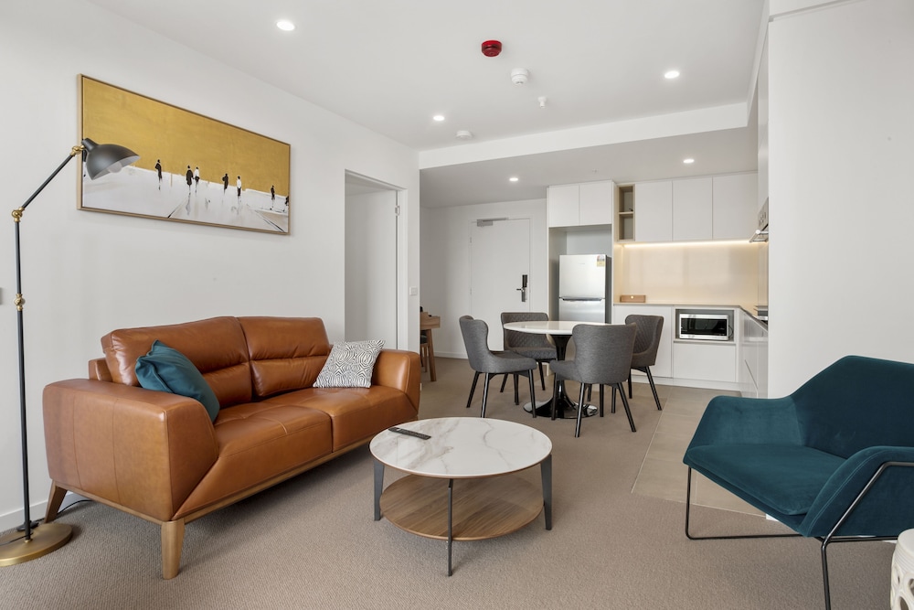 Executive Apartment, 2 Bedrooms, Balcony - Photo 5