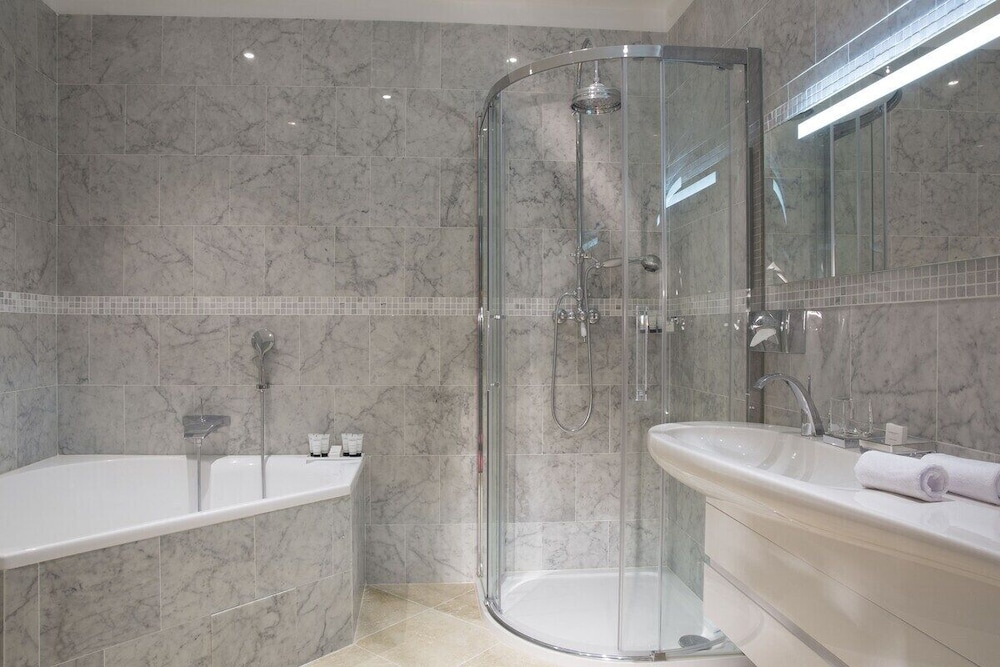 Comfort Double Room, Ensuite, Park View photo 2