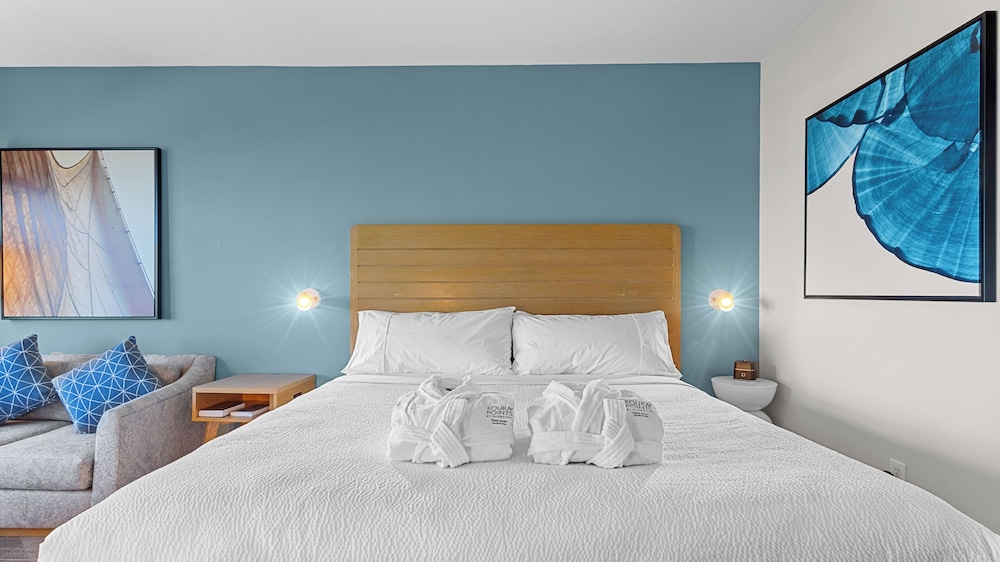 Room, 1 King Bed, Marina View - Photo 2