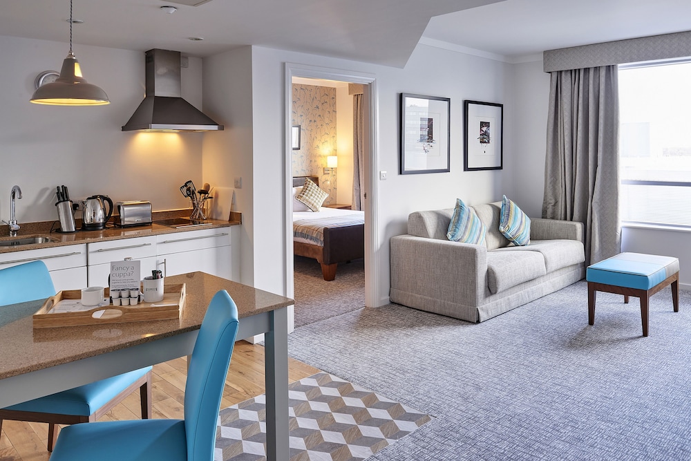 Suite, 1 Bedroom, Kitchen - Photo 2