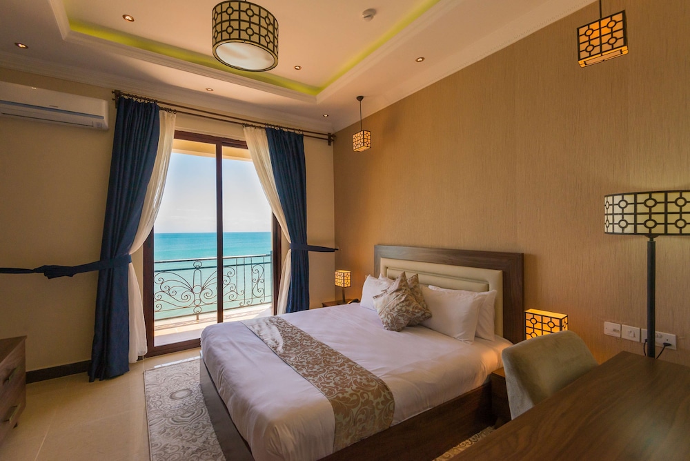 Suite, 2 Bedrooms, Kitchenette photo 2