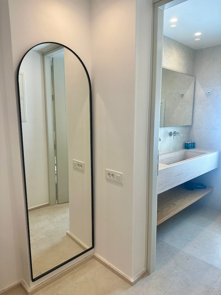 Elegant Suite with Private Infinity Pool & Heated Outdoor Jetted Tub - Caldera View - Photo 29