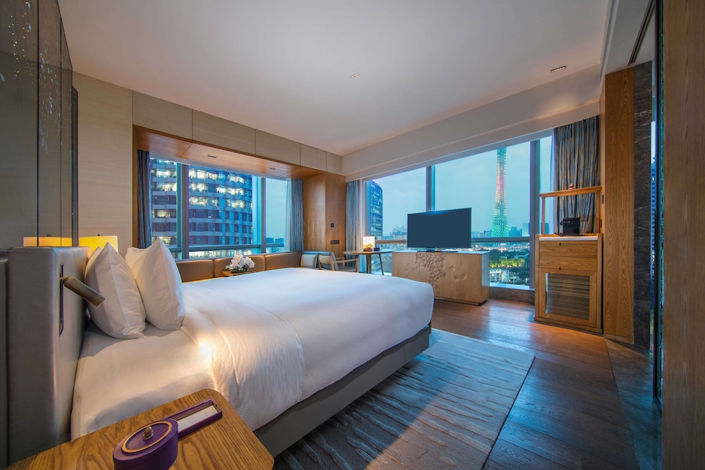 King Panoramic Room Canton Tower River View