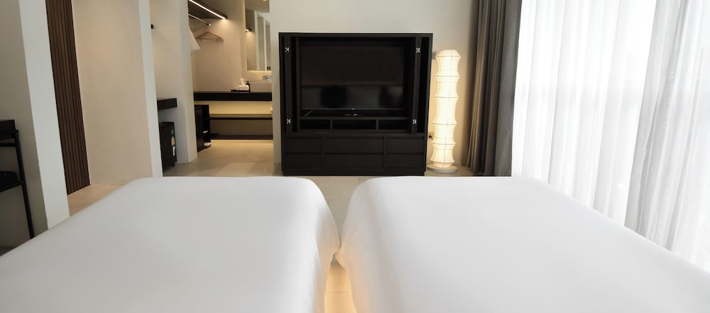 Superior Twin Bed - Photo 4