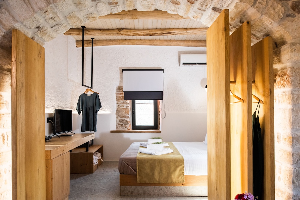 Sweet Suite With Private Jacuzzi photo 2