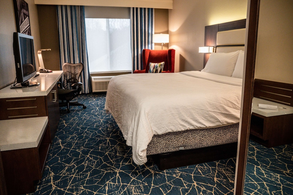 1 King Bed - Photo 4