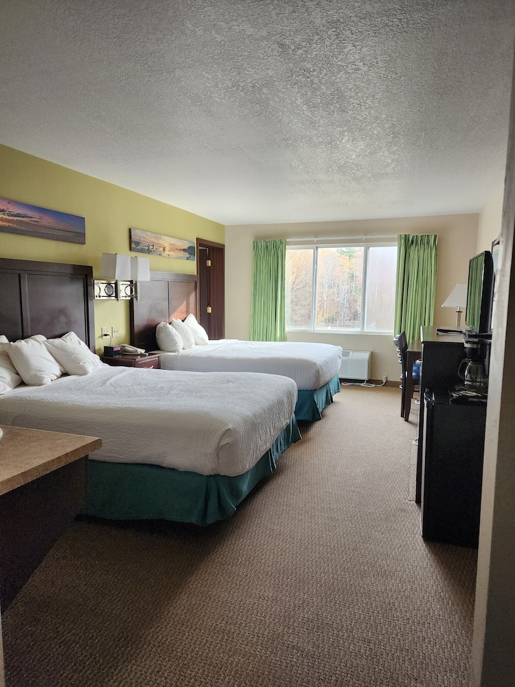Family Room, Multiple Beds, Non Smoking, Microwave (Bunk 1 Bath) photo 1