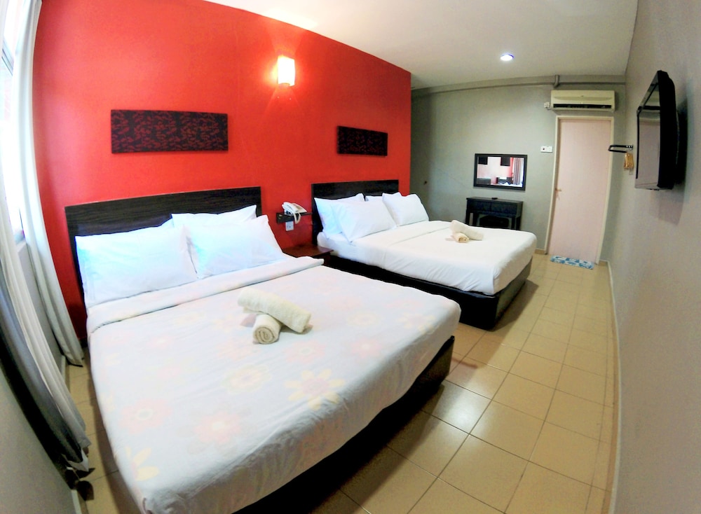 Superior Double Room, 2 Queen Beds, Private Bathroom photo 2