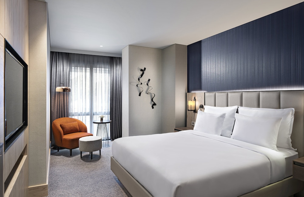 Standard Room, 1 Queen Bed